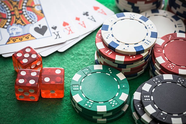 smartgaming77 live-dealer studio showing multi-camera setup and professional dealers