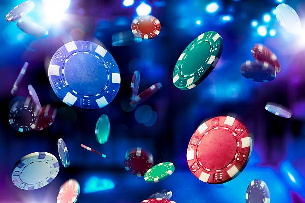 Free spin bonus round and expanding reels feature in The Dog House